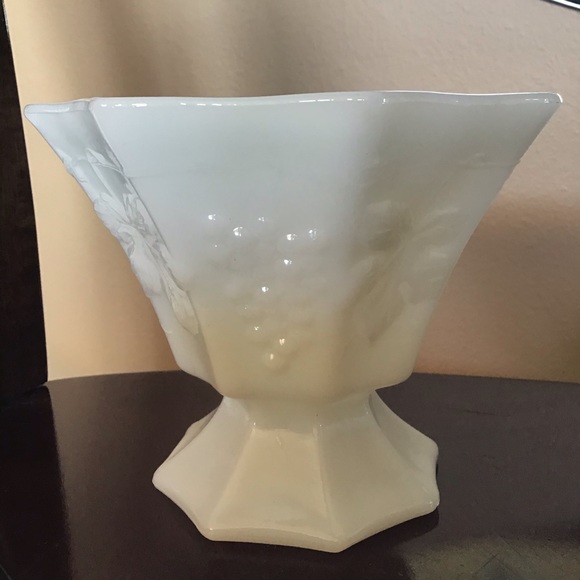 Vintage Milk Glass Anchor Hocking Grape Leaves Pedestal Dish - Picture 3 of 6